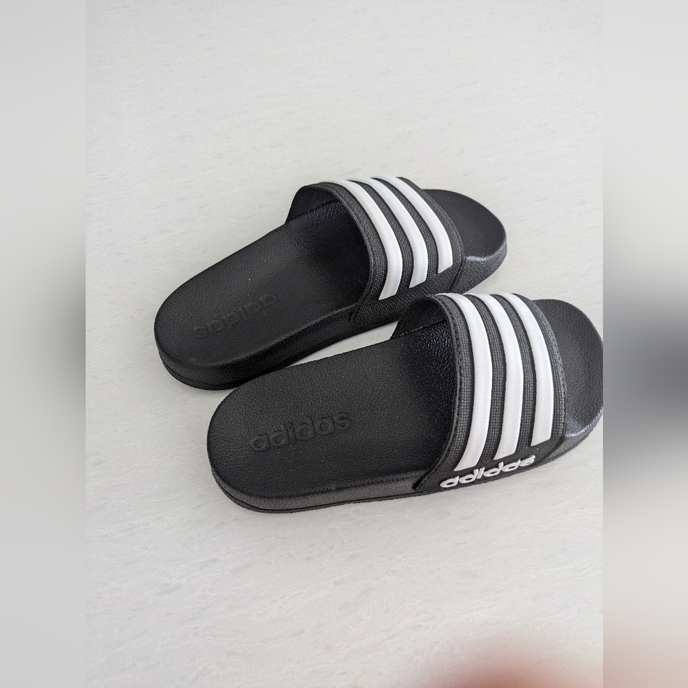 Kids Adidas Size 2 NWT